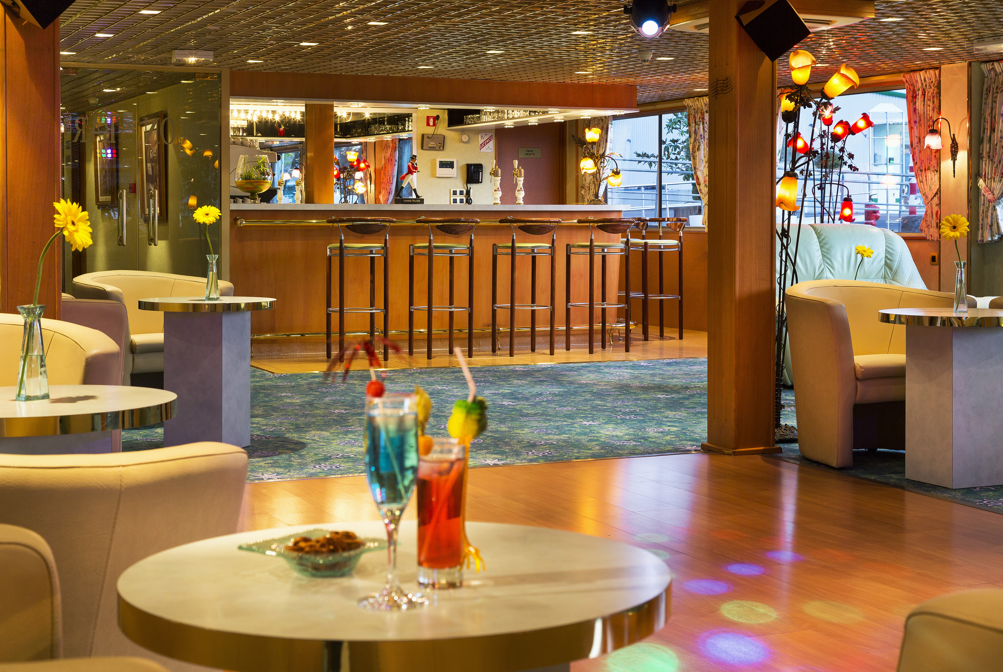 CroisiEurope MS Beethoven Lounge Bar 2.jpg